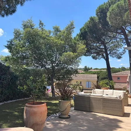 4 Bed-sleeps 8-private Pool-hottub-aircon Вилла