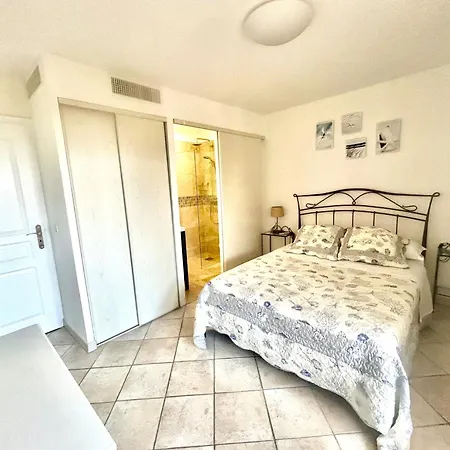 Вилла 4 Bed-sleeps 8-private Pool-hottub-aircon La Garonnette-Plage