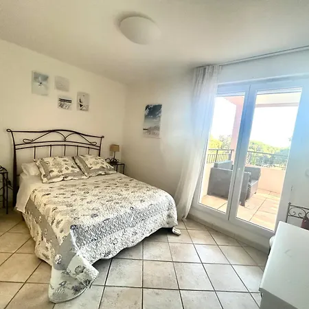 4 Bed-sleeps 8-private Pool-hottub-aircon La Garonnette-Plage