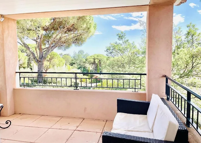 4 Bed-sleeps 8-private Pool-hottub-aircon La Garonnette-Plage