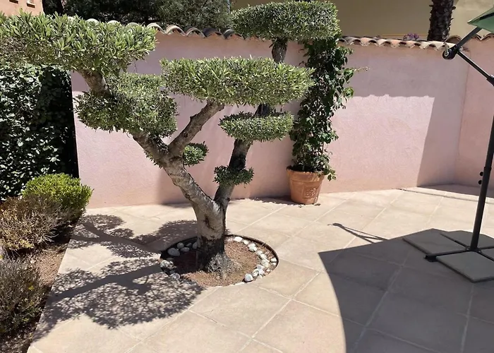 Вилла 4 Bed-sleeps 8-private Pool-hottub-aircon La Garonnette-Plage