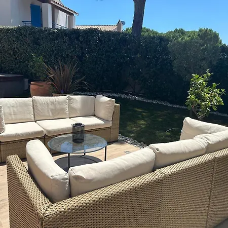 4 Bed-sleeps 8-private Pool-hottub-aircon La Garonnette-Plage