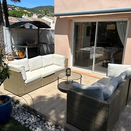 4 Bed-sleeps 8-private Pool-hottub-aircon Villa