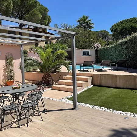 Villa 4 Bed-sleeps 8-private Pool-hottub-aircon *